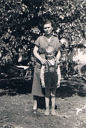 Mother and child in Szamossalyi
